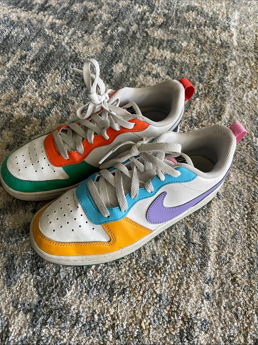 Nike Kids White Low-Top Sneakers with Purple Swoosh & Multicolor Panels
